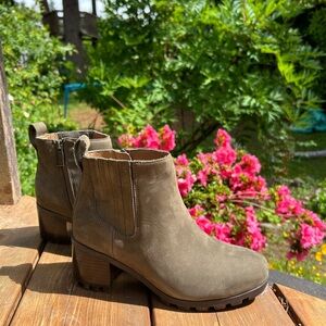 Vionic Wilma Olive Nubuck Waterproof Boots Size 6